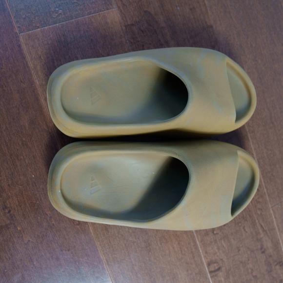 YEEZY x Adidas Slide sandals, Brown, Size 8 - Picture 7 of 8